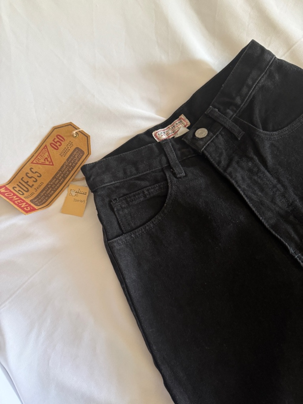 GUESS Style 39050-SH Women's High-Rise Black Denim Jeans - Size 27 NWT - Picture 2 of 8